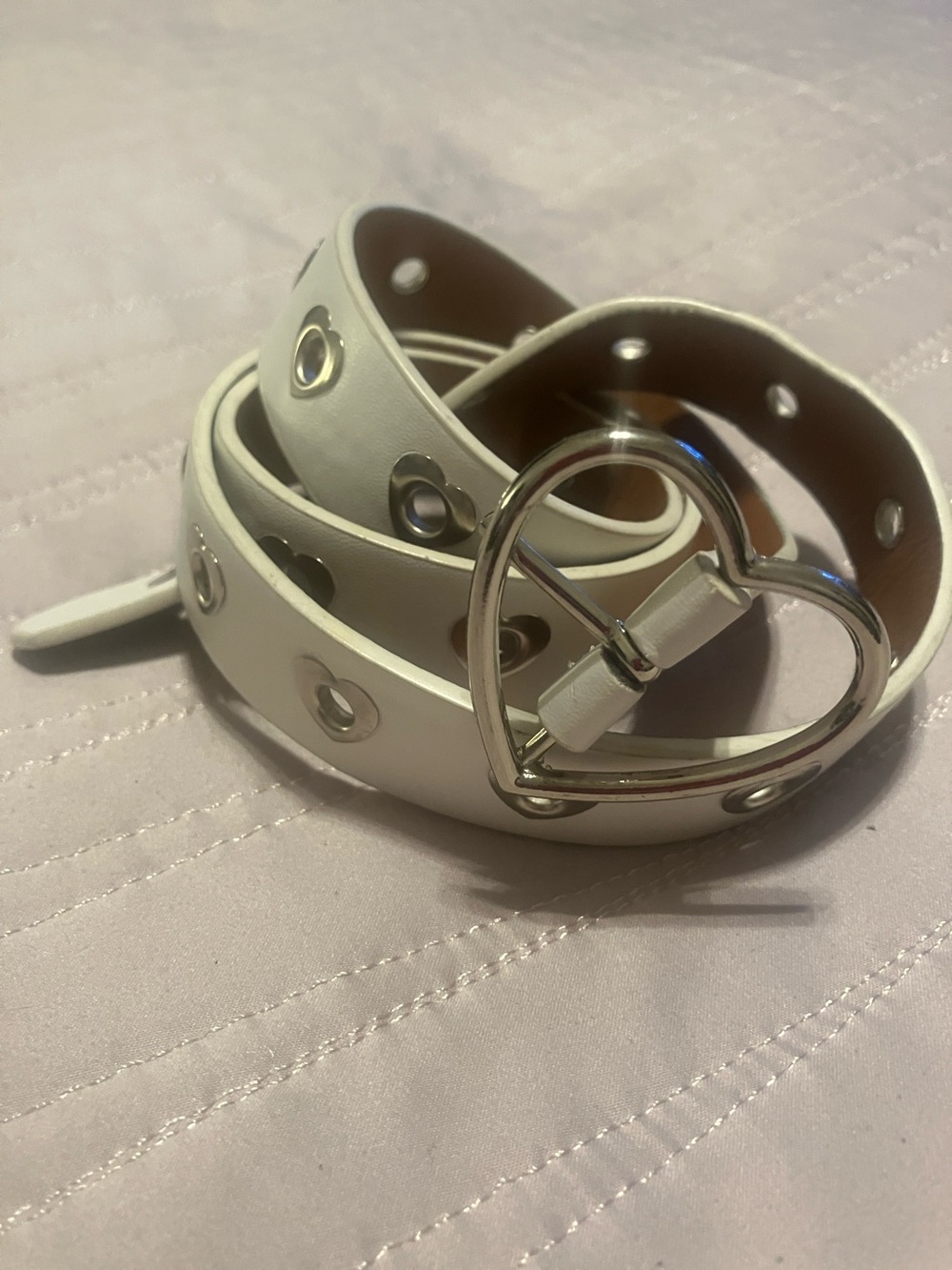 White Heart-Buckle Grommet Belt